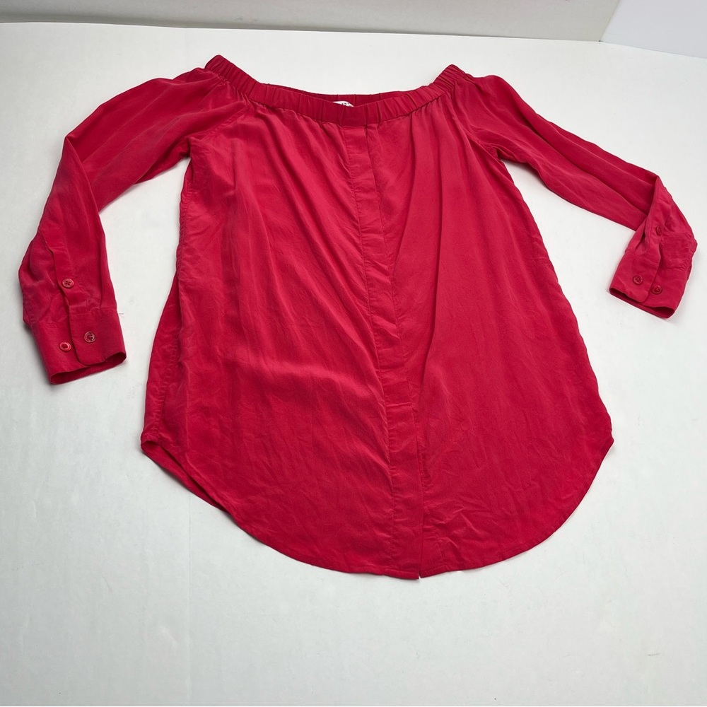 Equipment Femme Red Dust Strawberry Silk Blouse Womens Size XS‎ Off The Shoulder